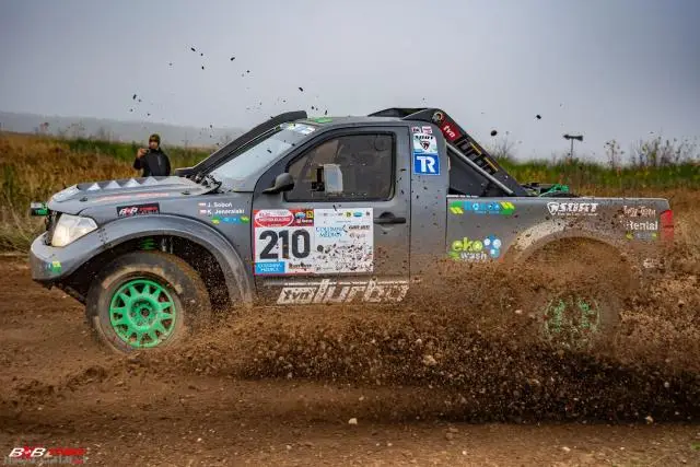 Nissan Navara Rally - prêt pour la course 2026 - Photo 8