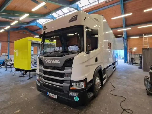 Scania G320 – Kamper Special M1 | 9 sjedala | Nova preinaka tvrtke Cargo Design