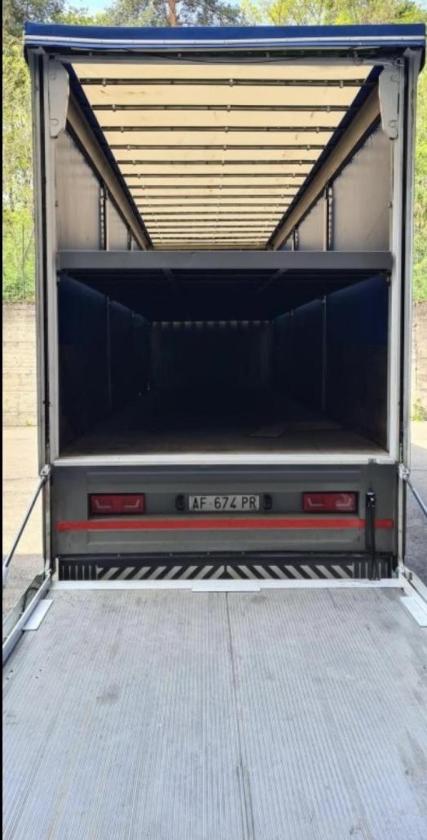 Transporteur de voitures Renault avec élévateur - Image 5