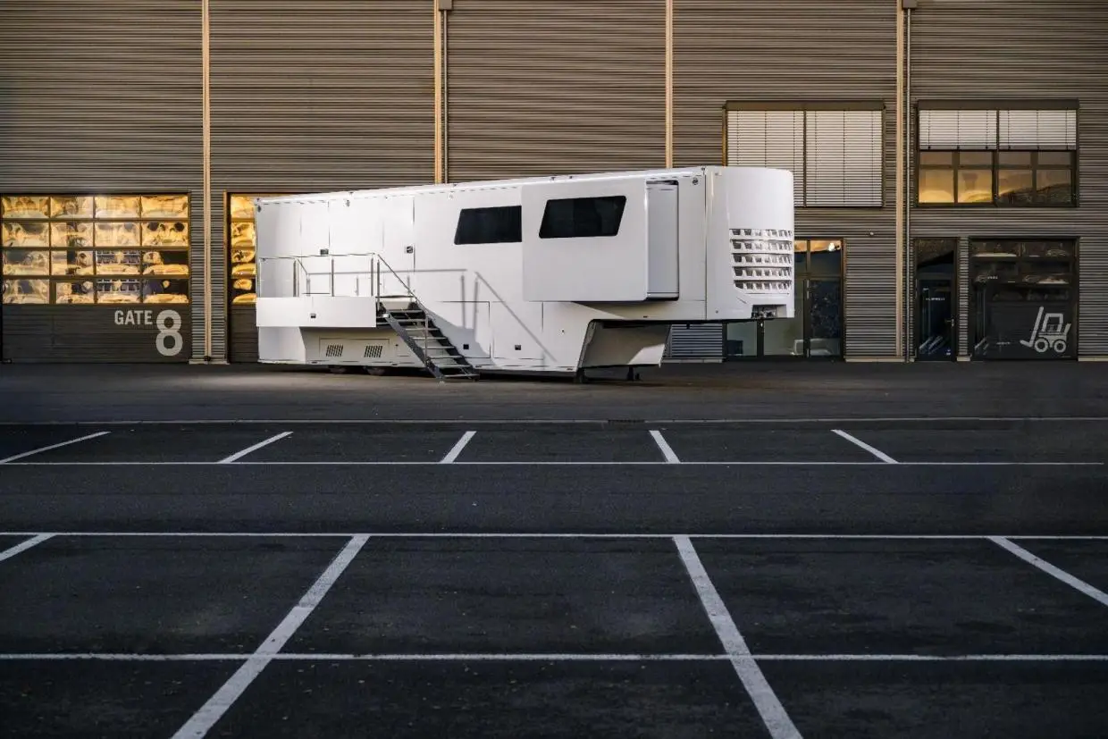 A6 JUNG Hospi-Shuttle Slide-out