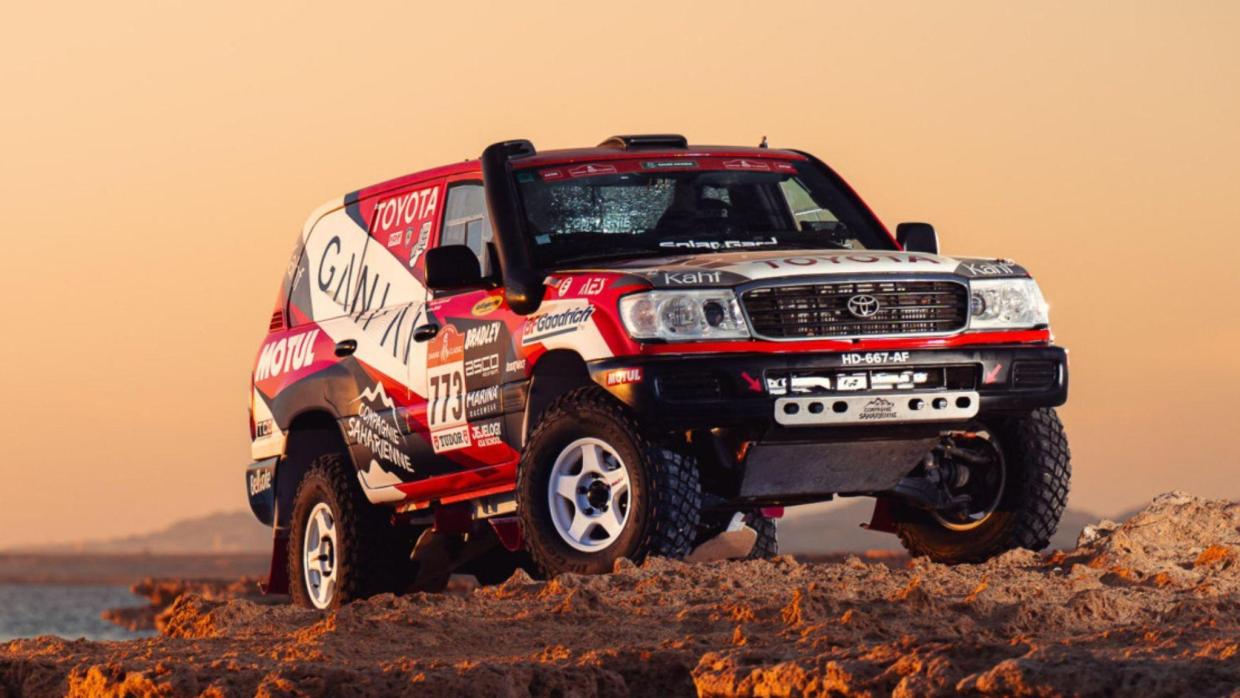 Dakar Classic s Toyota Land Cruiser 100 DKR