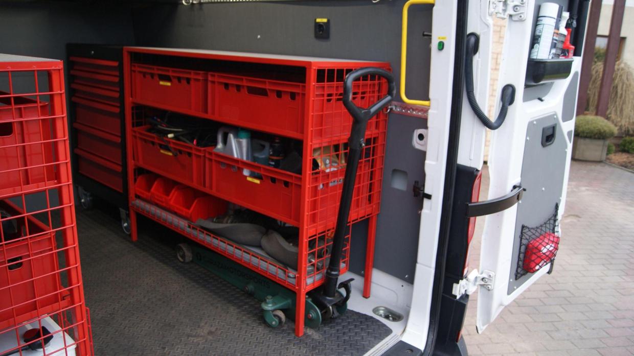 Professionally build Service/Hospitality van - Image 9