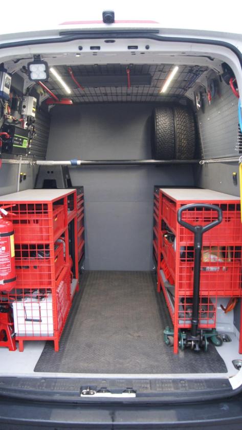 Professionally build Service/Hospitality van - Image 10