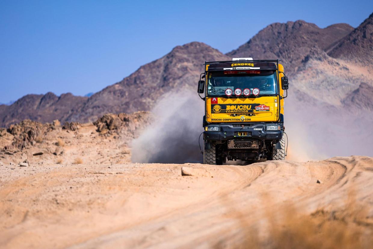 RENAULT KERAX - Image 2