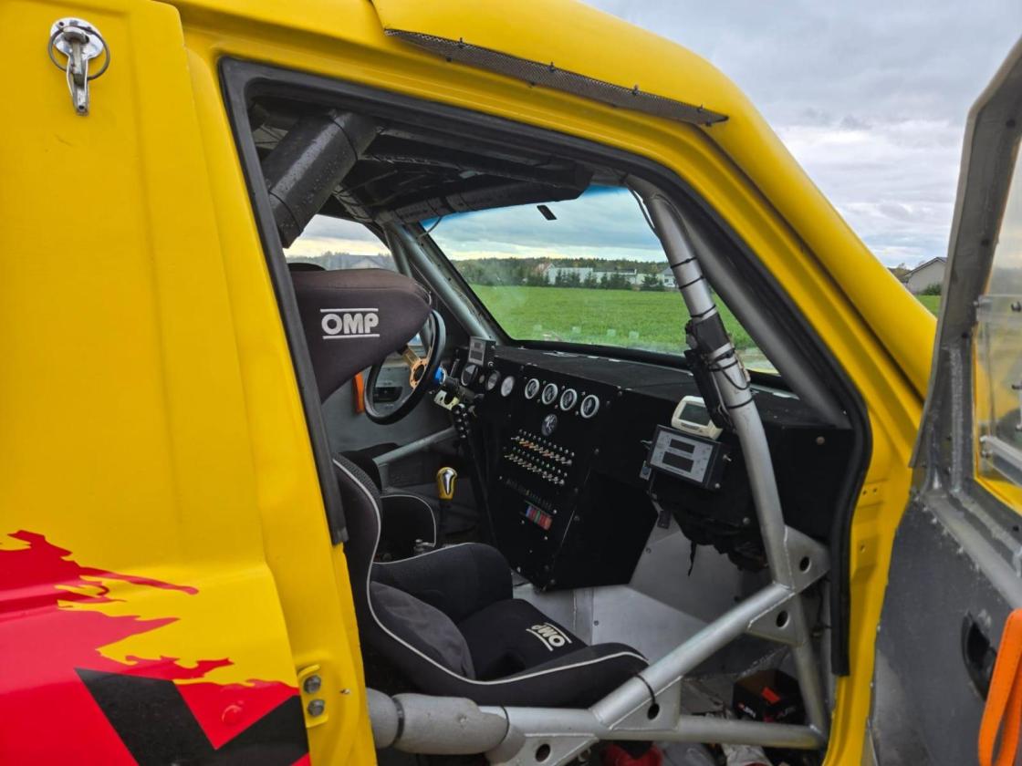 MITSUBISHI PAJERO T1 DAKAR – 370 KM | 1970 KG | LAMINAT | KEVLAR - Image 5