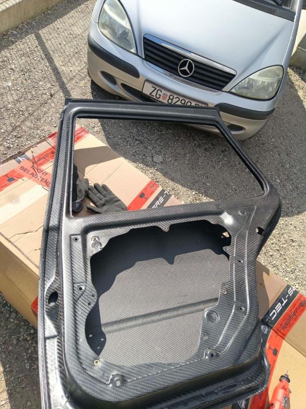 VW Golf 4 Carbon Deuren – Volledig Carbon – Straatlegaal & Motorsport - Image 4