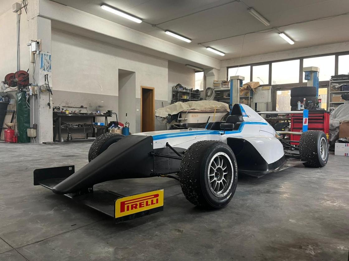 FORMULA 4 TATUUS T014