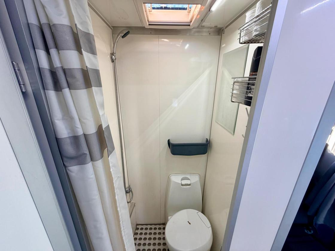 Mercedes-Benz Sprinter 519 CDI – samochód kempingowy i serwisowy - Image 8