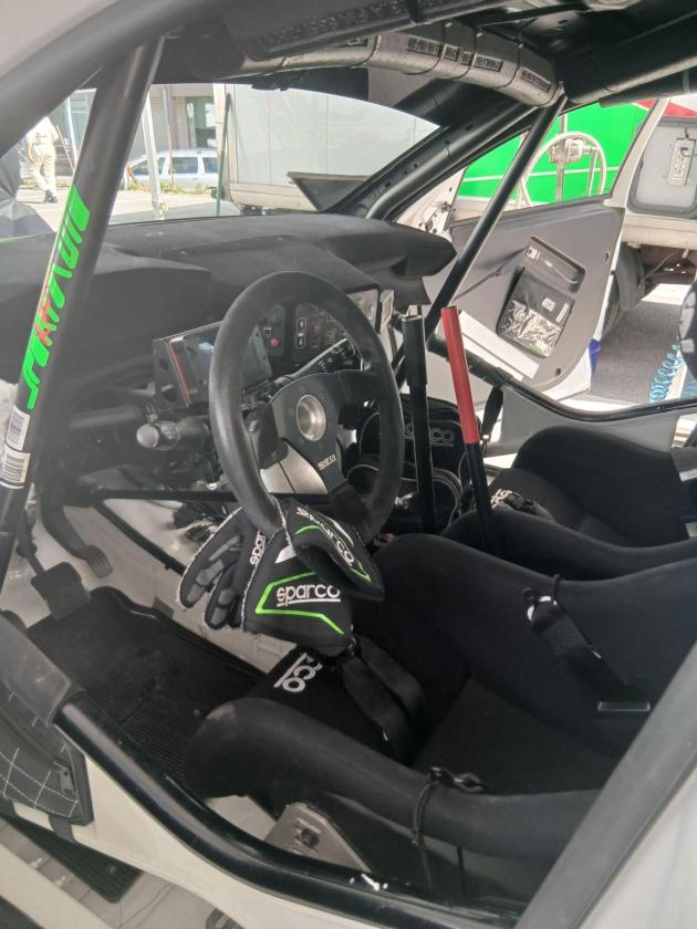 Peugeot 208 Rally4 for rent - Image 6