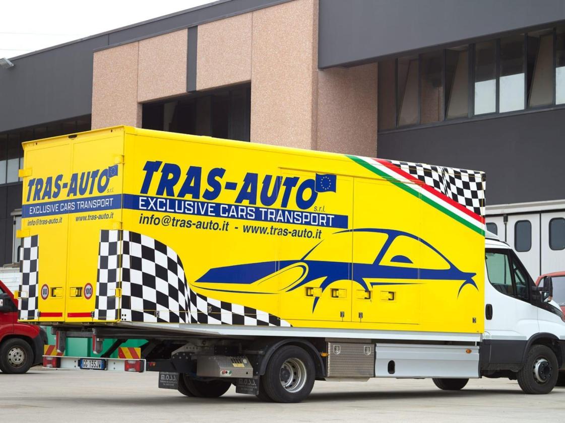 Přepravník závodních vozů Iveco Daily - Image 2