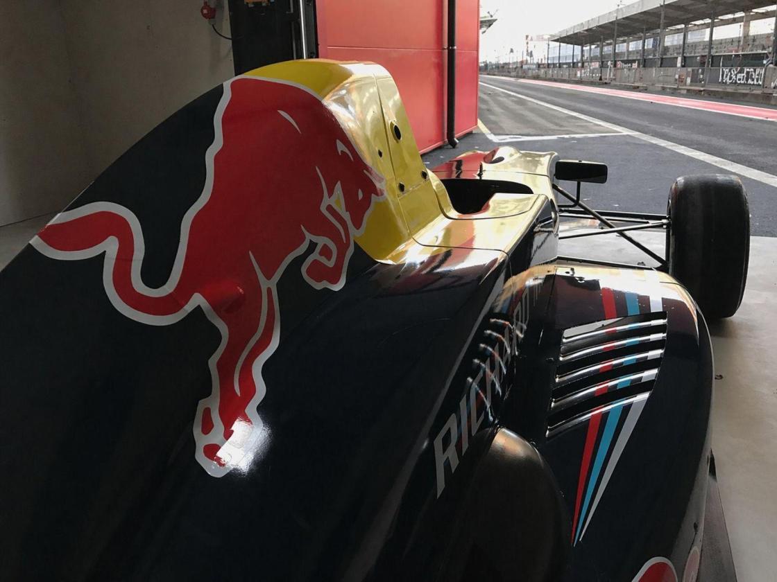 Formula Renault Red Bull Show Car - Image 4