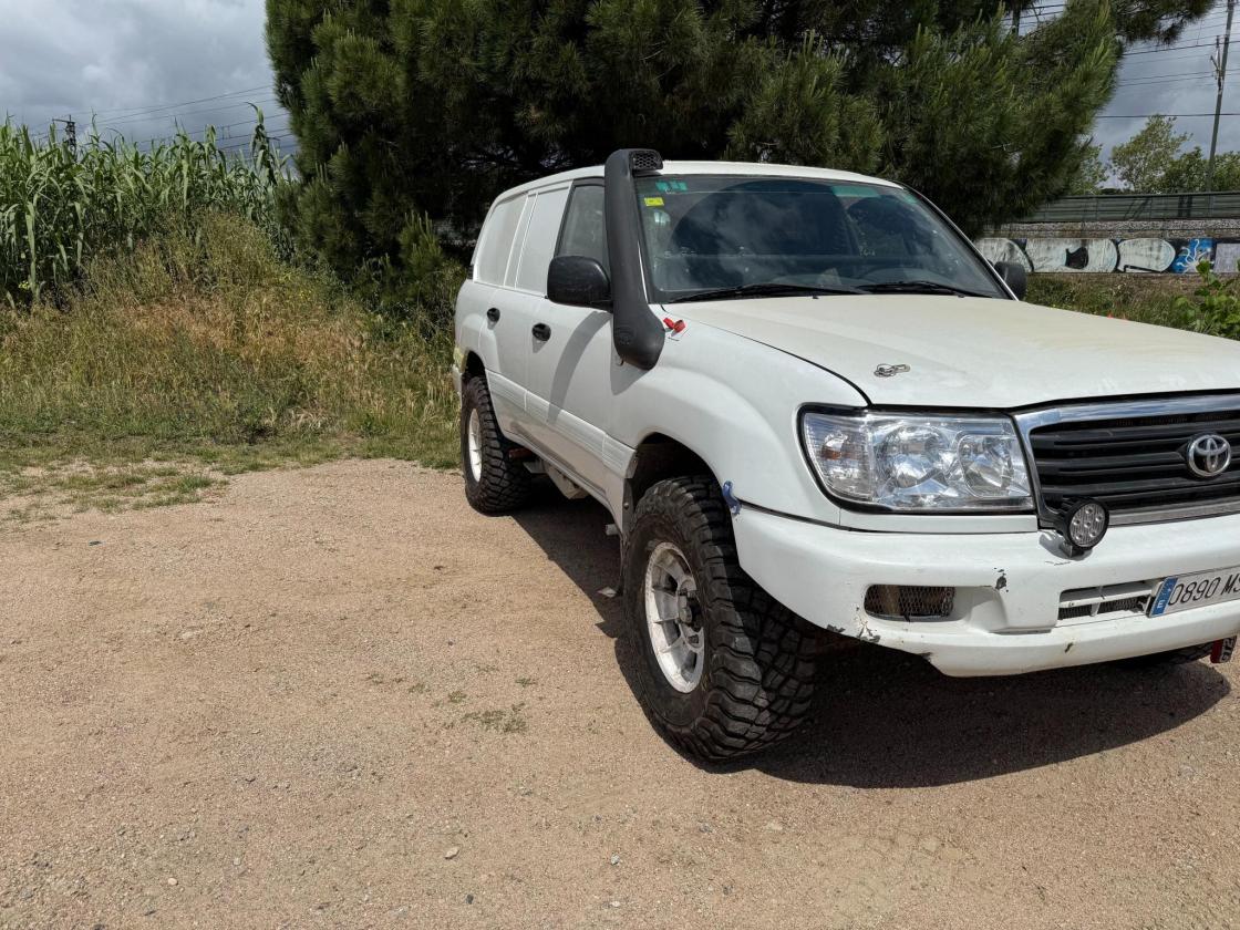 TOYOTA HDJ 100 - Image 2