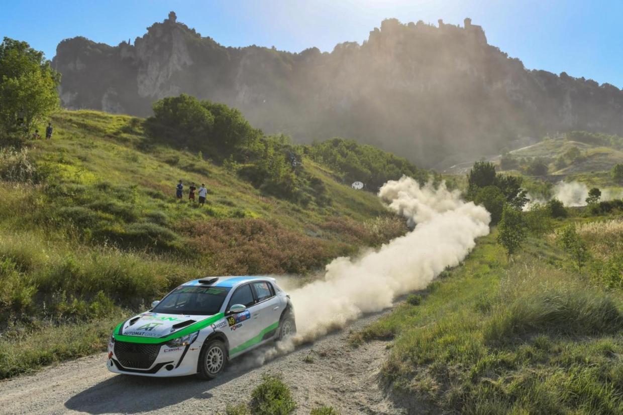 Peugeot 208 Rally4 à louer