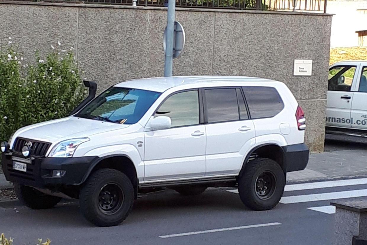 TOYOTA LAND CRUISER motor D4D 200hp
