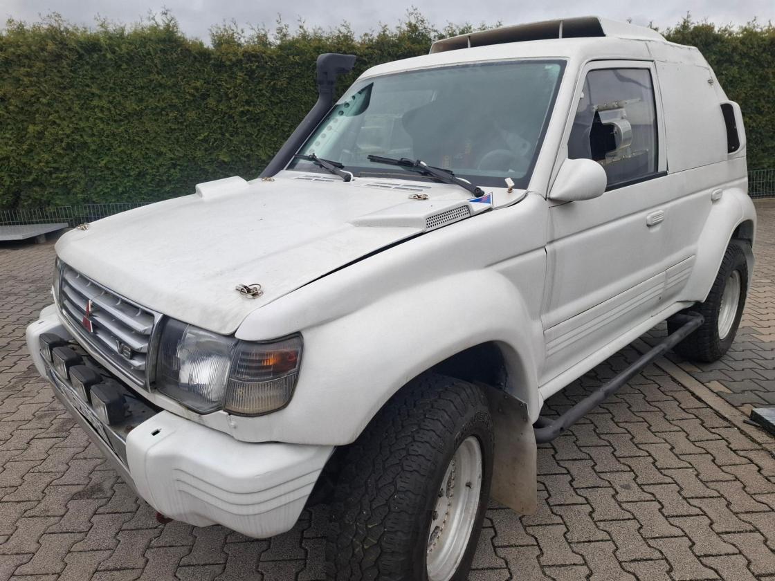 Mitsubishi Pajero II, 3.5L V6 petrol, 208hp