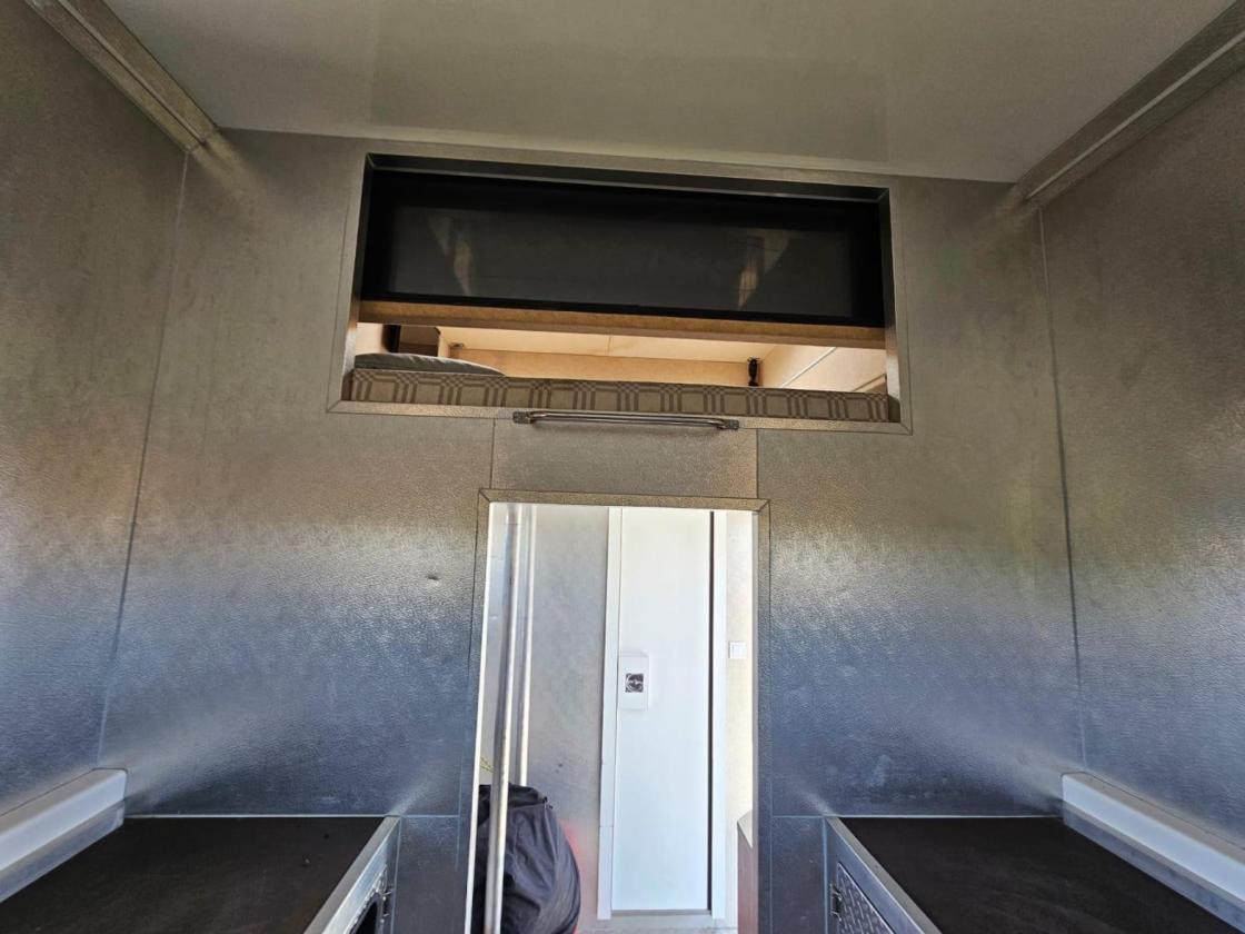 Závodní přepravní přívěs FLIEGL od společnosti LEHEL Coachbuilder - Image 3