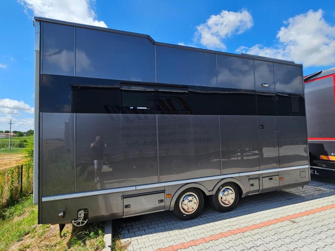 Závodní přepravní přívěs FLIEGL od společnosti LEHEL Coachbuilder - Image 8