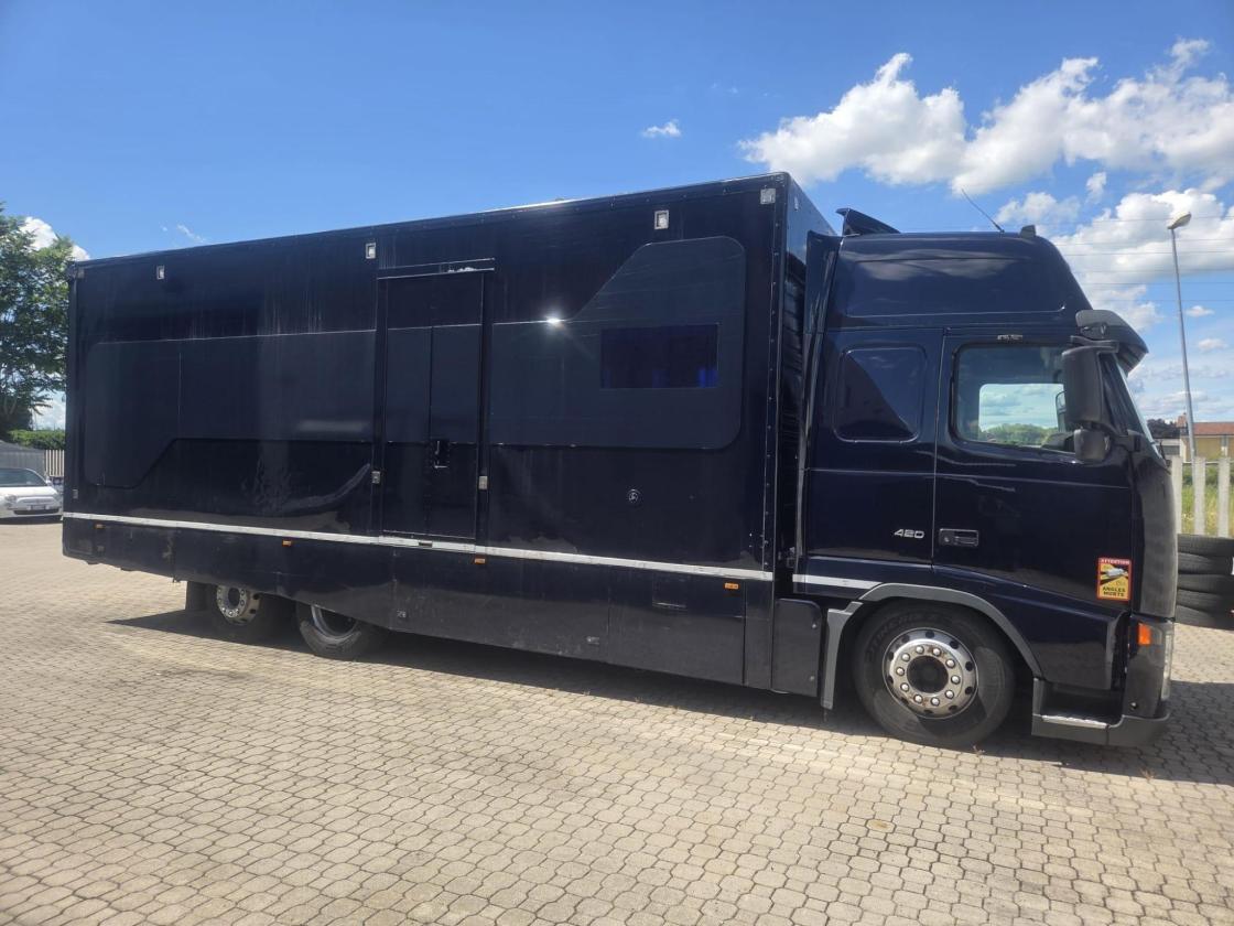 Volvo FH12 420 Rally Service Truck