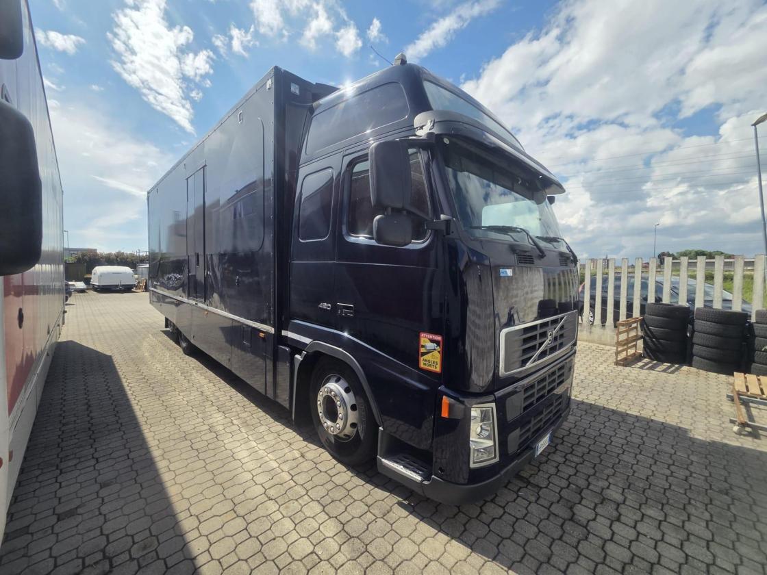 Volvo FH12 420 Rally Service Truck - Image 3