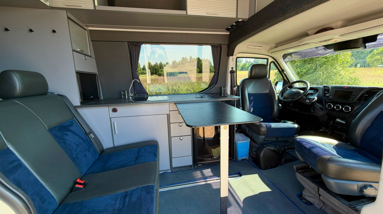 Iveco 70C18 7,5 ton servicebil för motorsport - Bild 5