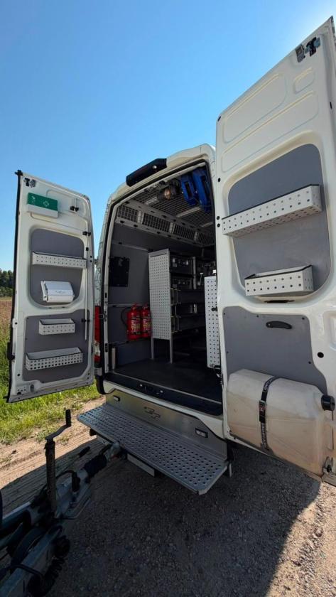 Iveco 70C18 7,5 ton servicebil för motorsport - Bild 6