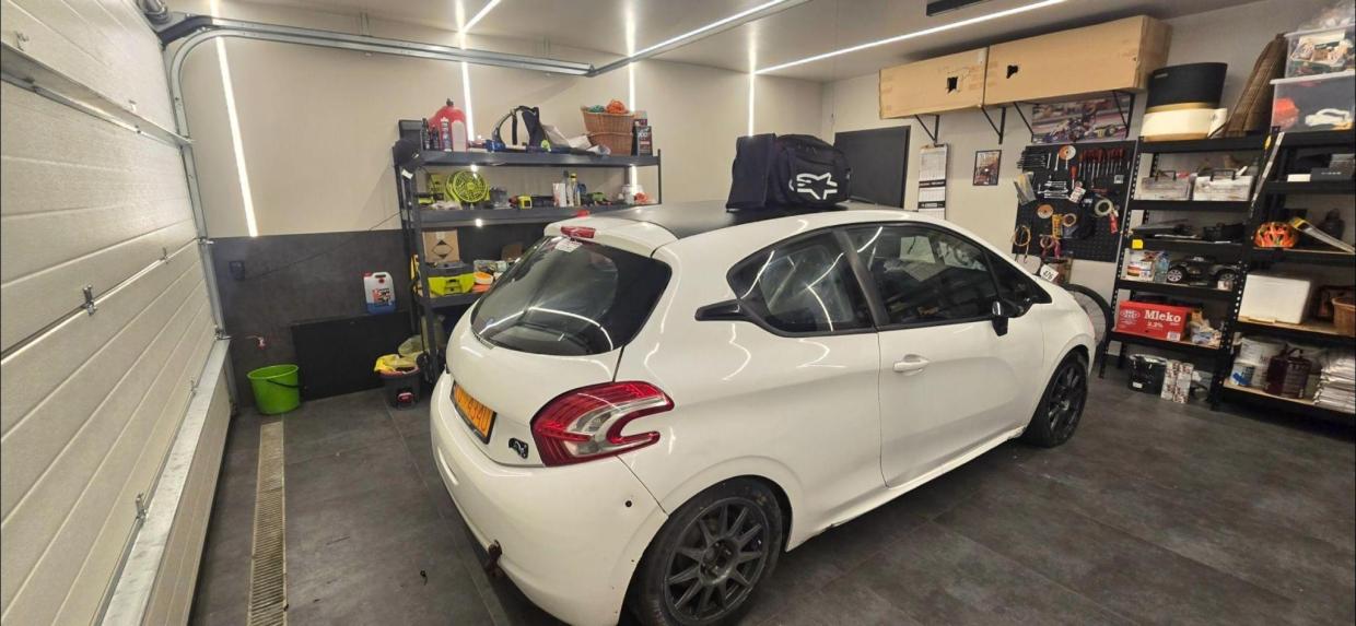 Peugeot 208 R2 - Image 2
