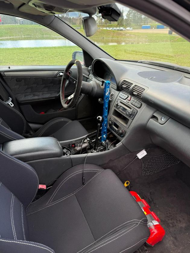 MB C500 W203 - V8 DRIFT build - Image 3