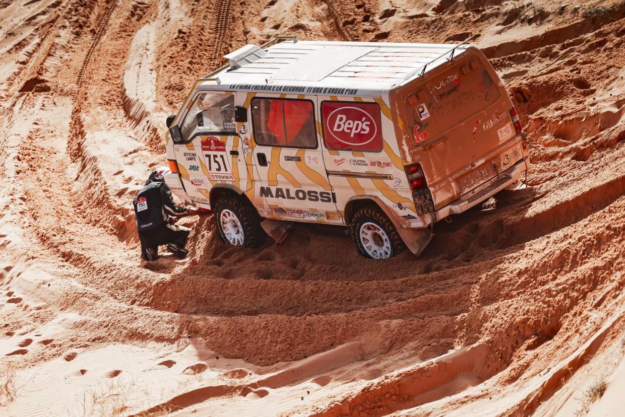 Mitsubishi L300 - Delica Dakar Classic - Image 3