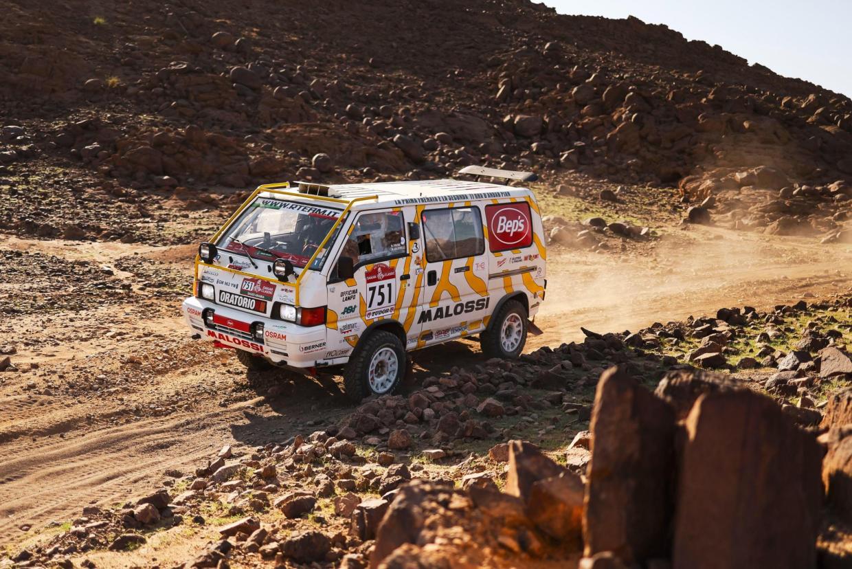 Mitsubishi L300 - Delica Dakar Classic - Image 5