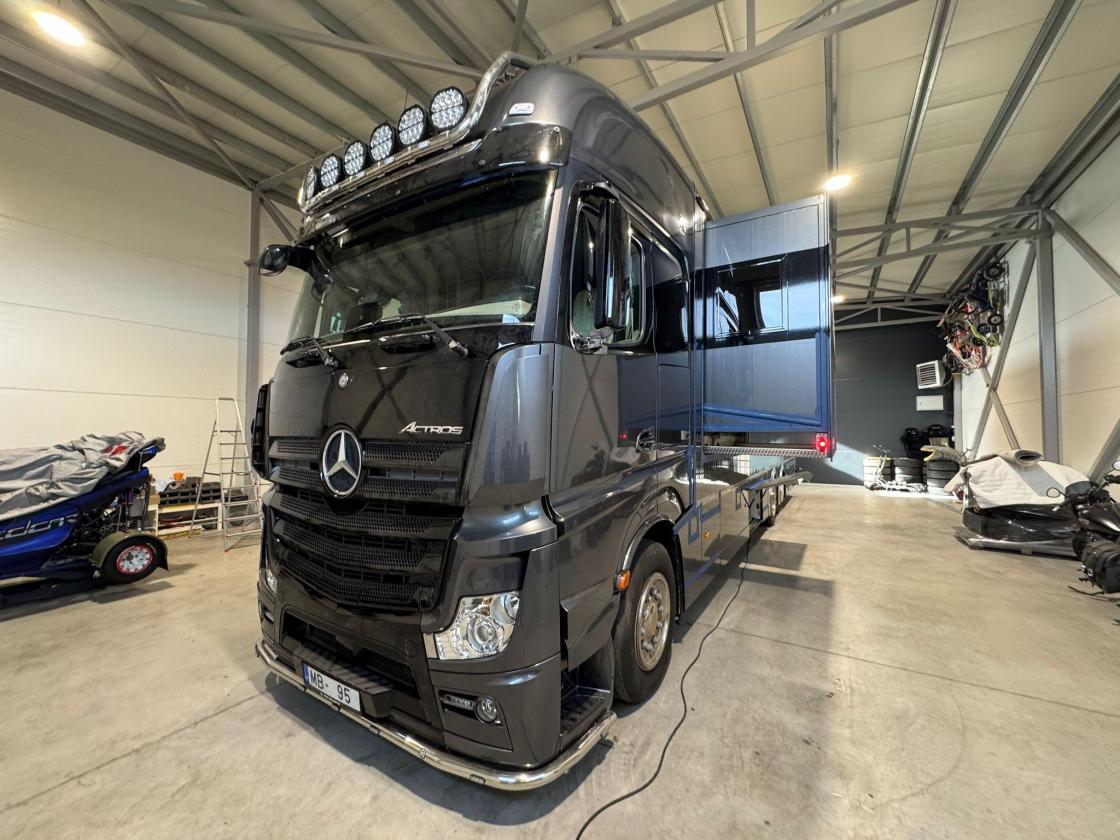 Mercedes Benz Actros - Image 2