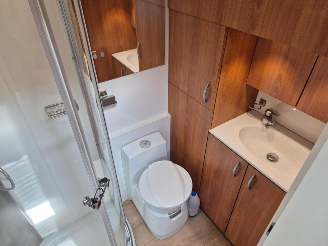 Renault Master Motorhome - Image 9