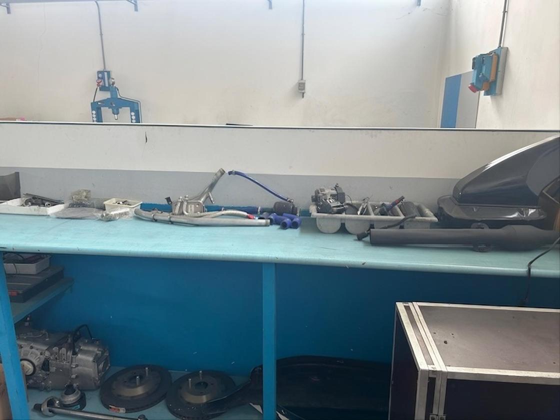 Formula BMW FB02 spare parts and equipment - Image 4