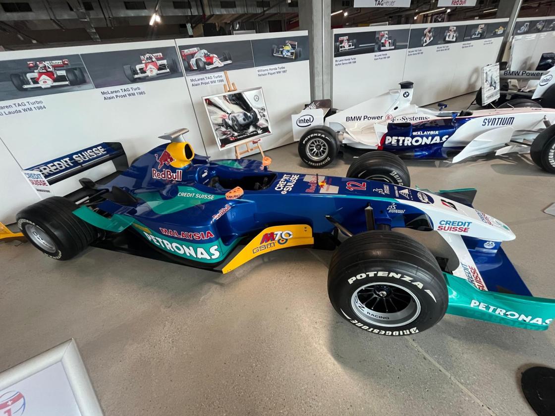 Original 2003 Sauber C22 F1 - Image 2