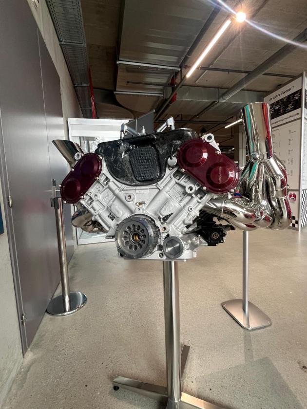 Original 2003 Sauber C22 F1 - Image 9